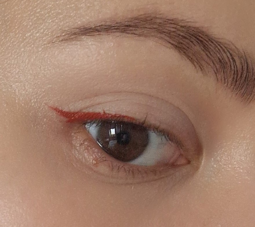 nyx-vivid-brights-red-czerwony-eyeliner